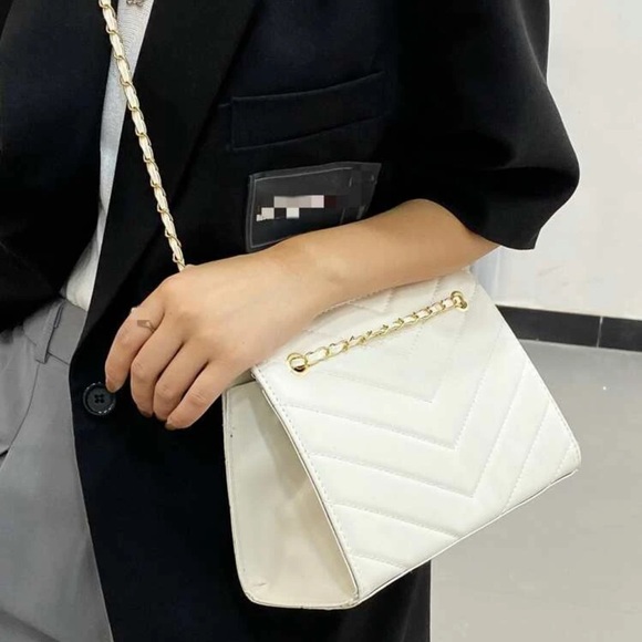 Minimalist Chevron quilted handbag nude black white chain - Picture 10 of 12